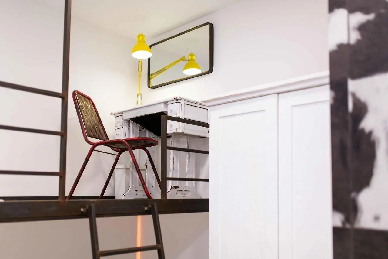 Premium Rooms By Hi5 - Style At The Comedy Theater Budapest Apartment