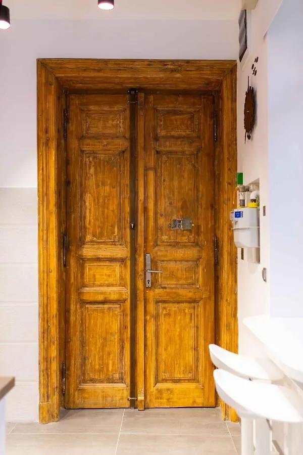Premium Rooms By Hi5 - Style At The Comedy Theater Budapest Apartment
