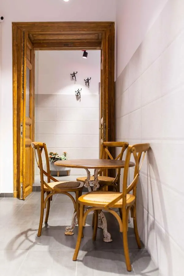Premium Rooms By Hi5 - Style At The Comedy Theater Budapest