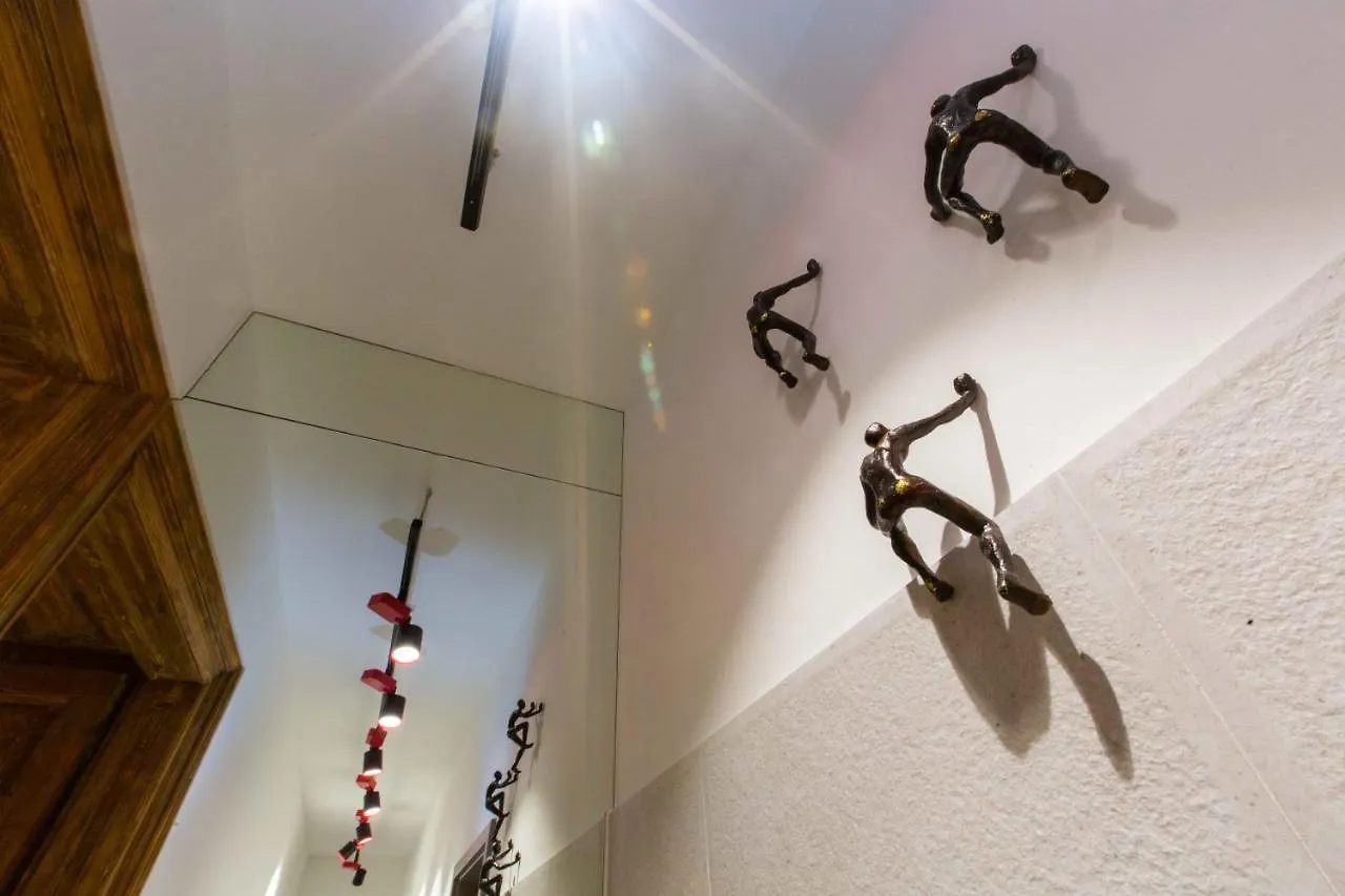 Premium Rooms By Hi5 - Style At The Comedy Theater Budapest Apartment
